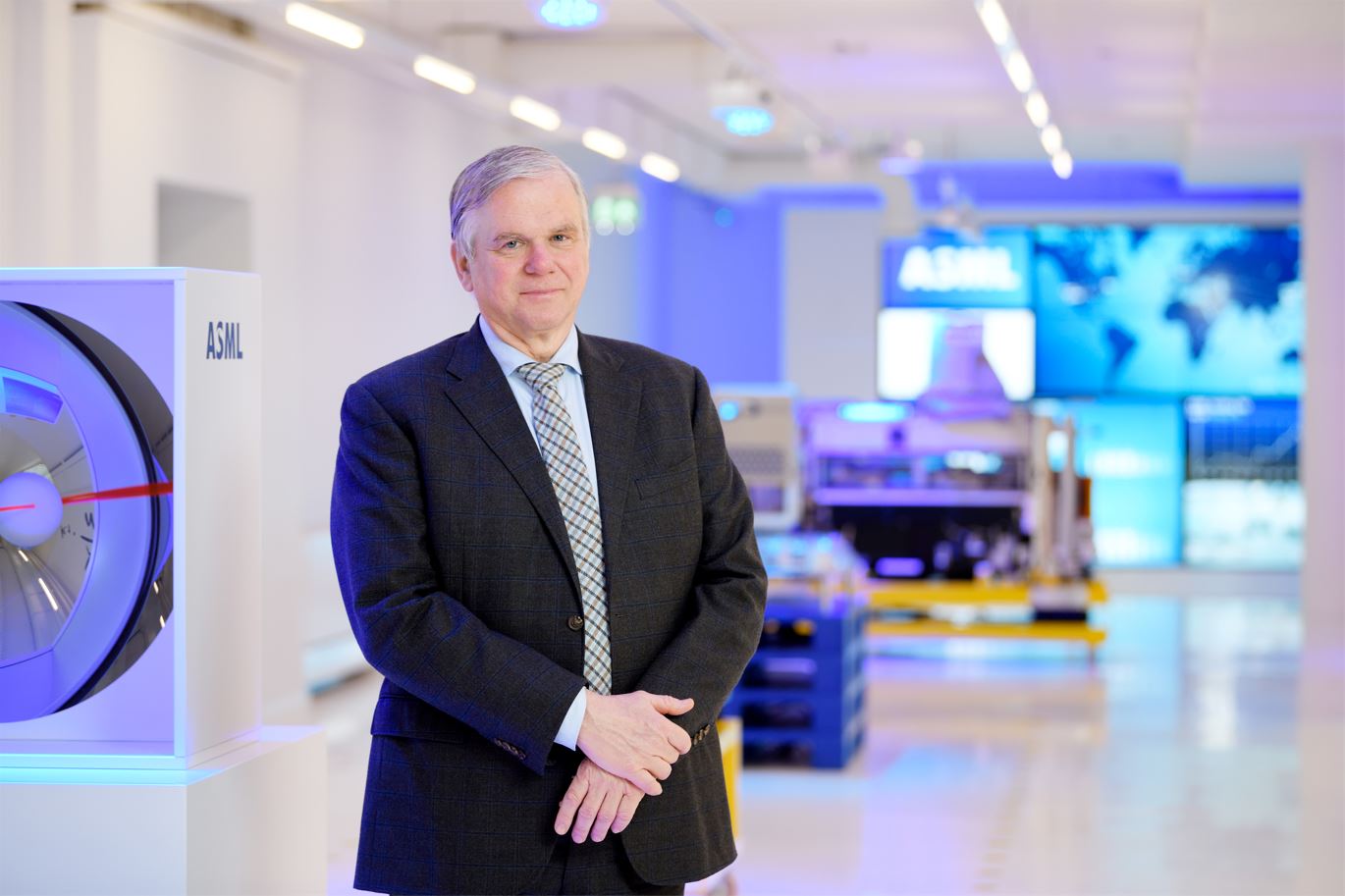 asml-20211231_g61.jpg