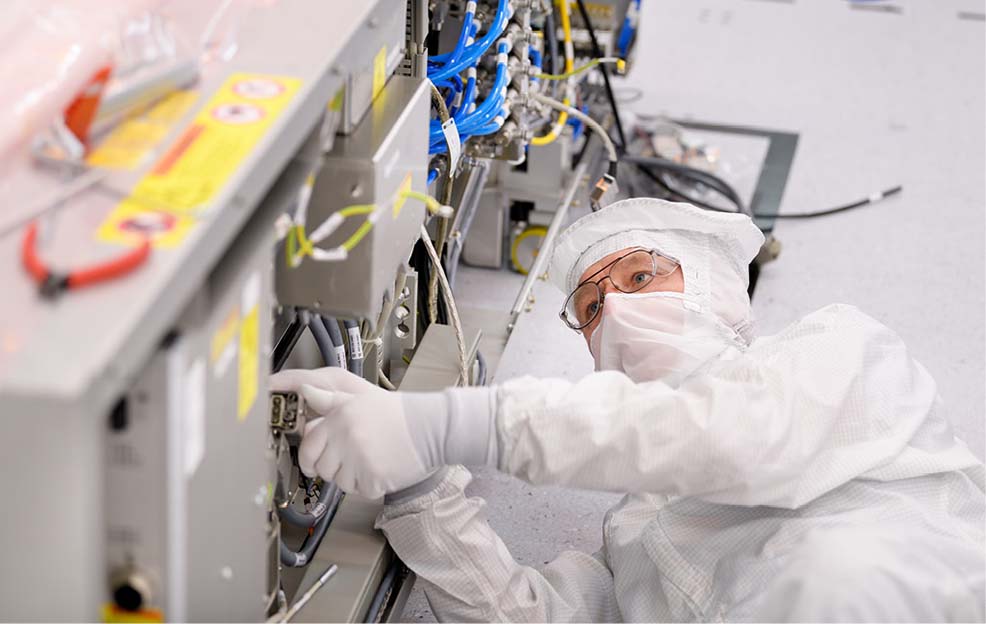 asml-20221231_g104.jpg